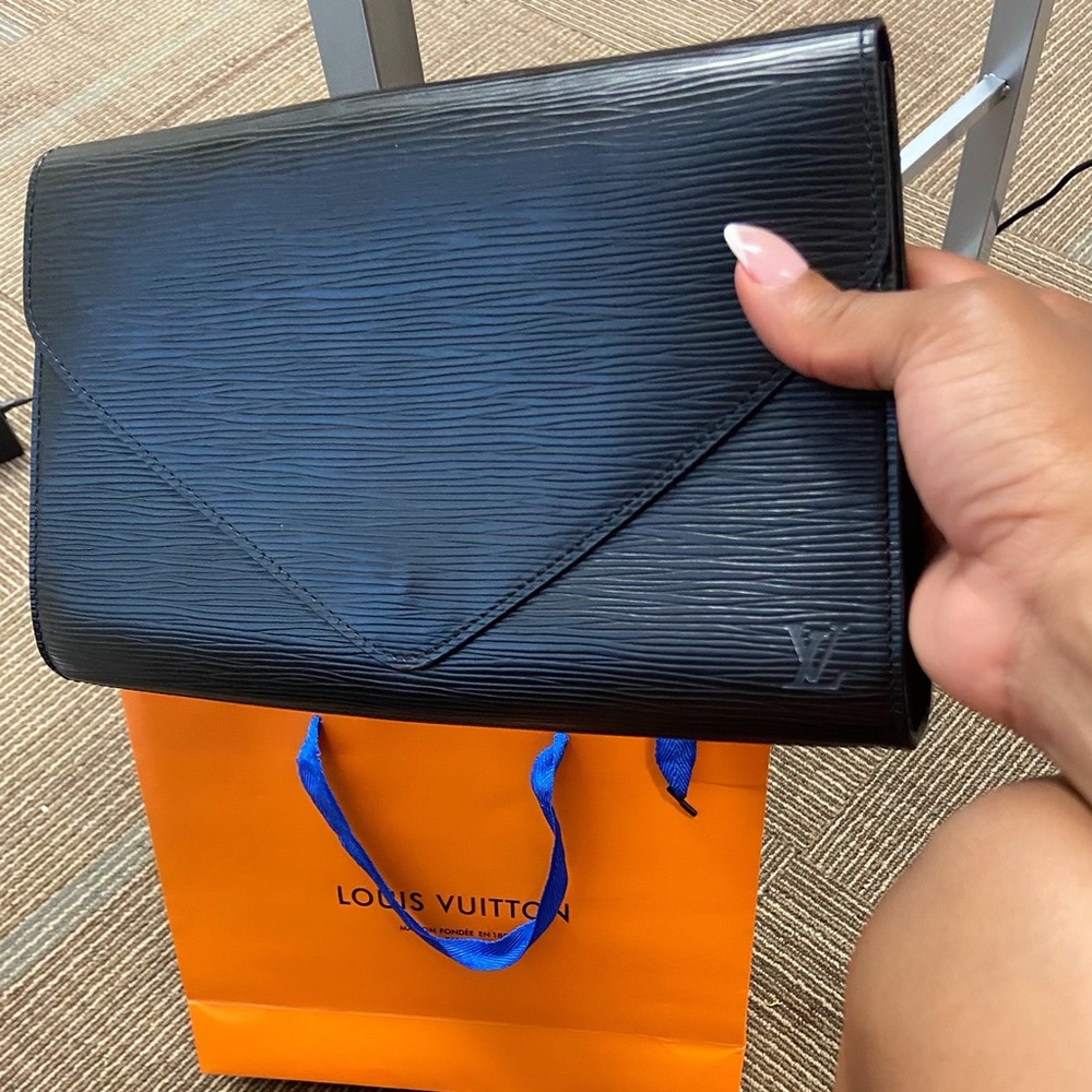 Authentic Louis Vuitton Epi Envelope Clutch